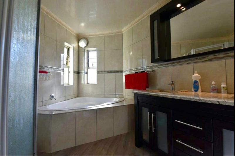 6 Bedroom Property for Sale in Ermelo Mpumalanga