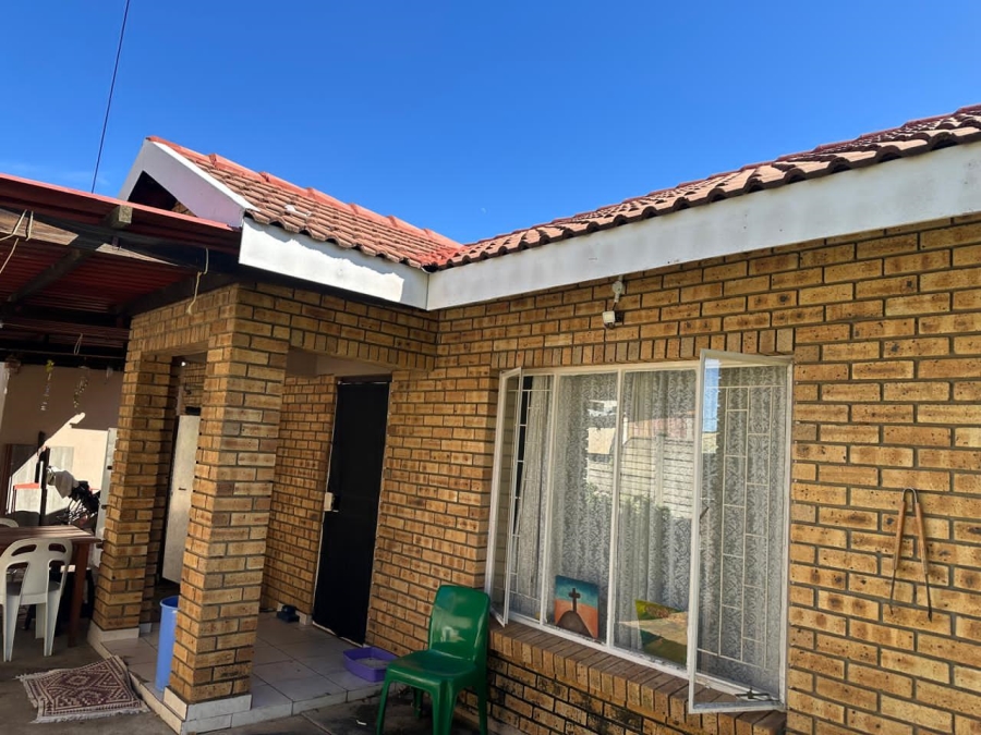 Properties Too R 2 Bedroom Property for Sale in Oos Einde R 760 000. 13 May 2026